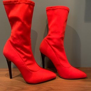 Red boots size 7 from call it spring